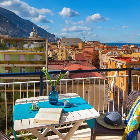 Shabby Chic Seaview Apartment *
