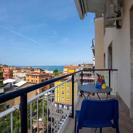 Shabby Chic Seaview Apartment *