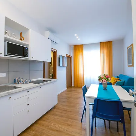 Shabby Chic Seaview Apartment *